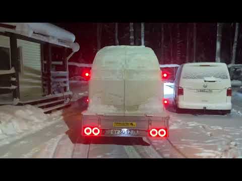 Светодиодные фонари на легковом прицепе зимой